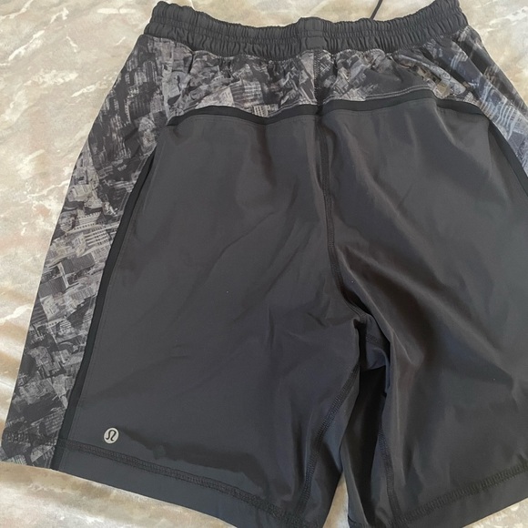 Lululemon Pace Breaker shorts - Picture 2 of 4